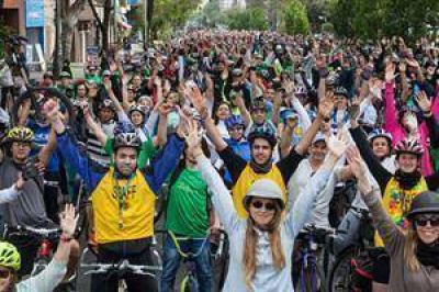 La primavera lleg� con sol y la gente colm� parques y plazas