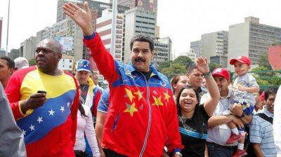 Maduro insiste con el boicot: arriban m�dicos extranjeros expertos en guerra bacteriol�gica