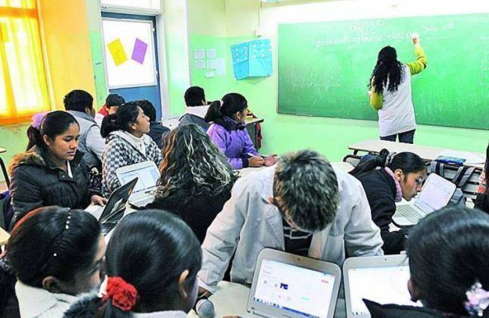 Dos docentes suspendidos por supuestos abusos
