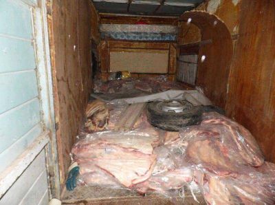 Llevaba costillares por casi 2.000 kilos en una especie de motorhome