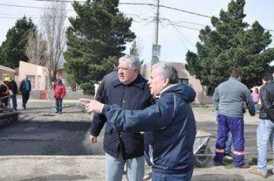 Cant�n recorri� la obra de repavimentaci�n de Av. San Mart�n