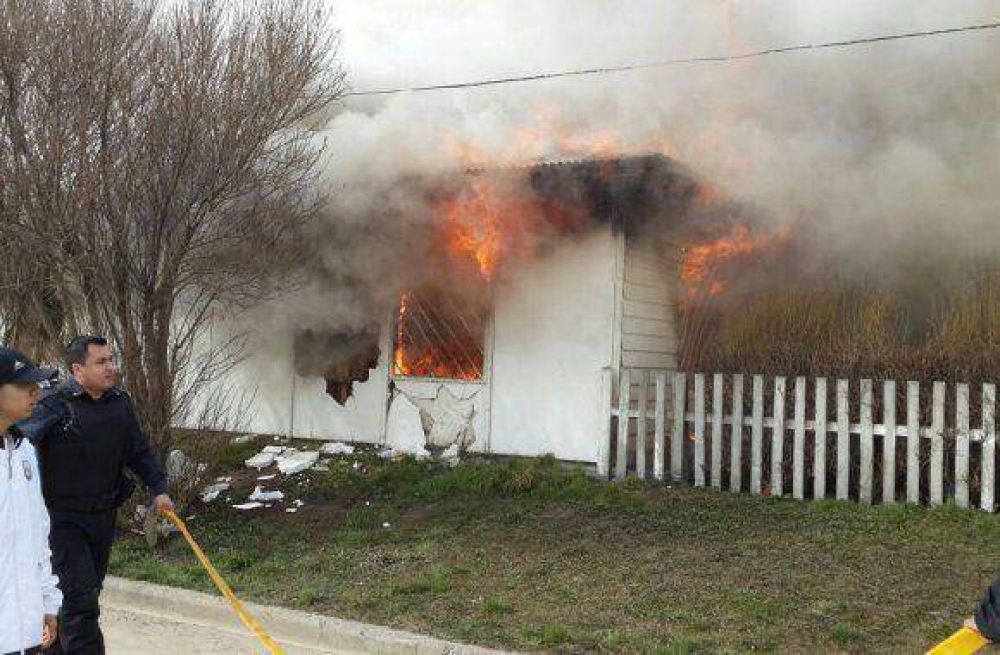 Una vivienda fue arrasada por un incendio