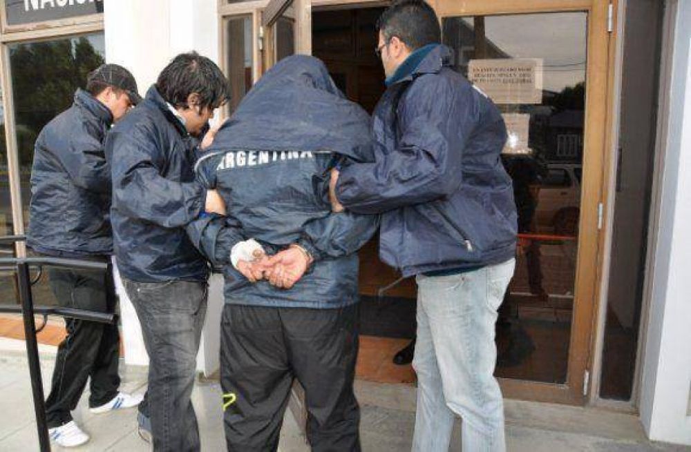 Condenan a 4 a�os de prisi�n a Rub�n Carnevalini y su mujer