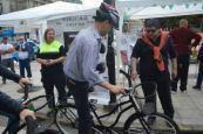 #Primavera2014 en La Plata: En bici, patines o patineta por calle 7 y por la seguridad vial