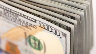 El d�lar sigue marcando r�cords: el blue avanz� a $ 15,15 y el bolsa y el CCL superaron los $ 14