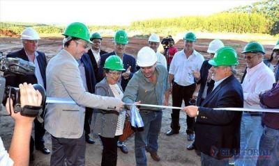 Colombi inaugur� una planta de energ�a en v�speras del festejo institucional de Virasoro