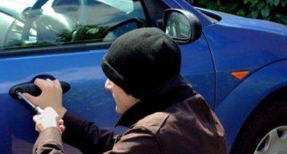  Fue a bailar y cuando sali� del boliche se percat� que le robaron el auto