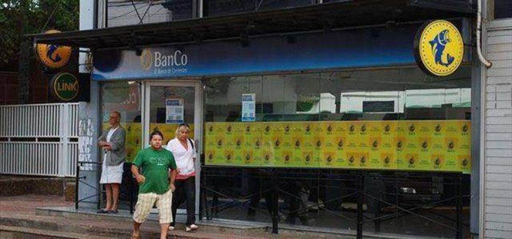 ENSARTADOS: Asalariados correntinos tienen comprometidos 4 salarios en pr�stamos