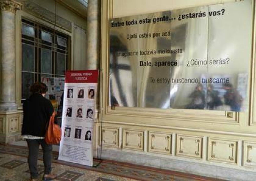 Comenz� la muestra �Historietas por la Identidad� en Casa de la Cultura