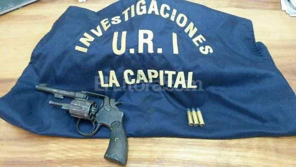 Capturan a dos delincuentes acusados de participar de un robo y tirotearse con la polic�a