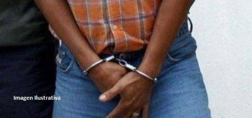 Discuti� con su pareja, la roci� con combustible y termin� detenido