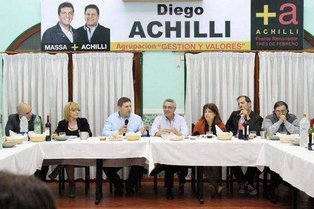 Diego Achilli y Julio Zamora junto a militantes del FR en Tres de Febrero