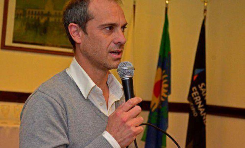 Santiago Aparicio: �Son miserables porque se aprovechan de la necesidad de la gente�