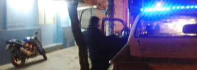 Polic�a borracho �encerr� a un motociclista y lo insult�