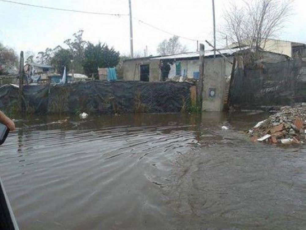 Diagraman un plan de trabajo en barrios afectados por las inundaciones 