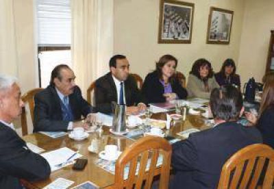 El bloque PJ a�n no define qu� har� con la terna a juez
