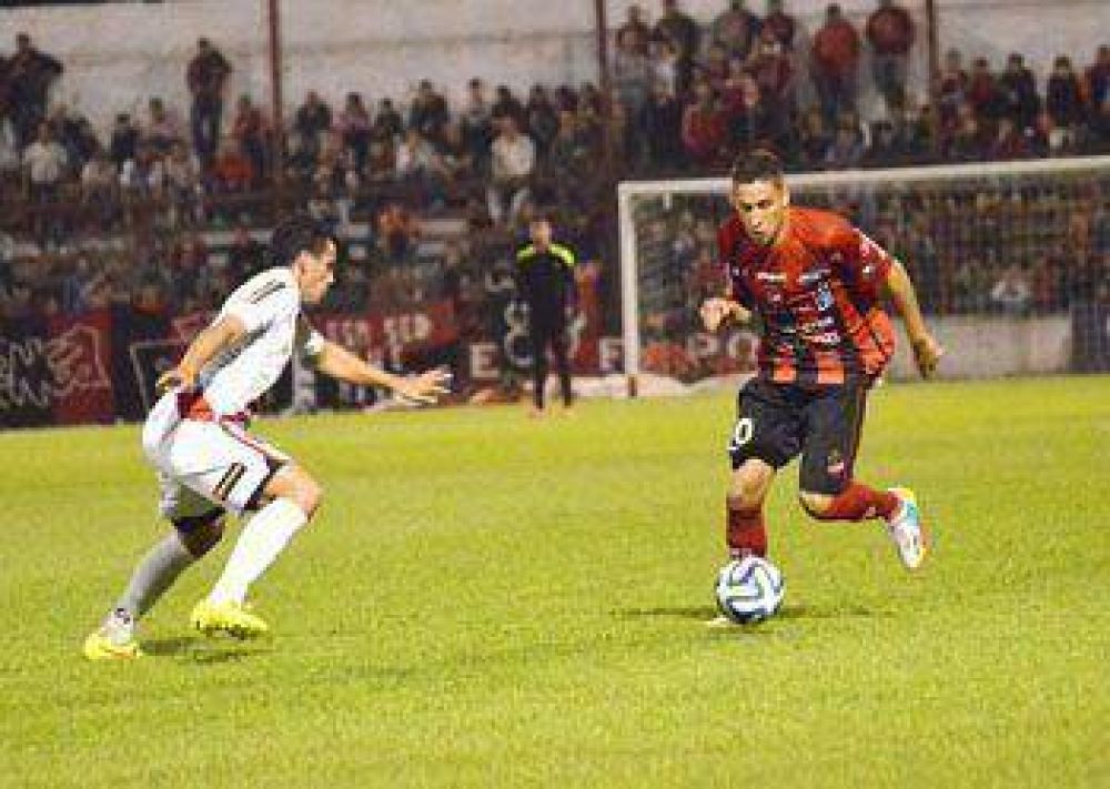 Douglas Haig igual� de local y se aleja de la zona de ascenso