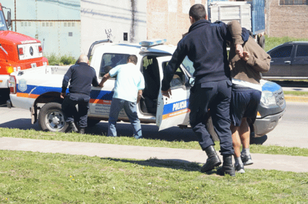 Un grupo de detenidos se amotin� en la comisar�a 1� y hubo varios lesionados 