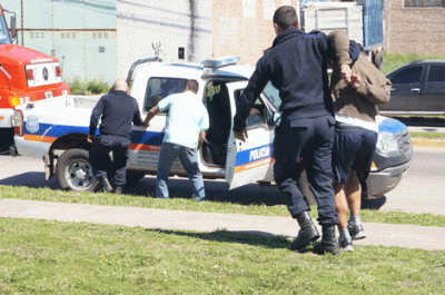 Un grupo de detenidos se amotin� en la comisar�a 1� y hubo varios lesionados 