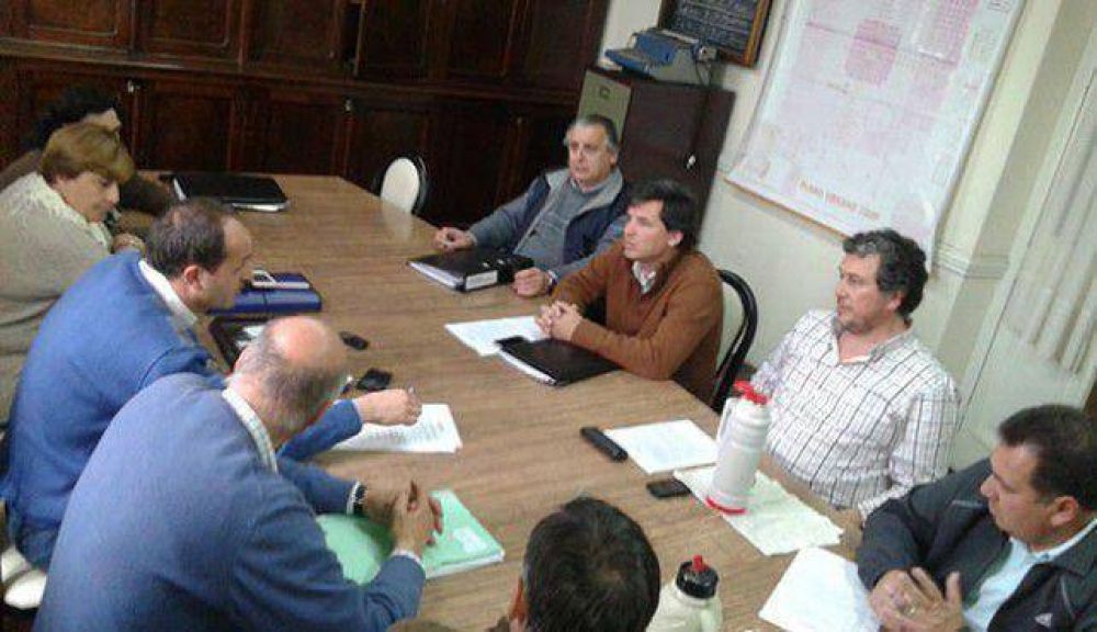 Se reuni� Hacienda, pero no avanza el Banco de Materiales