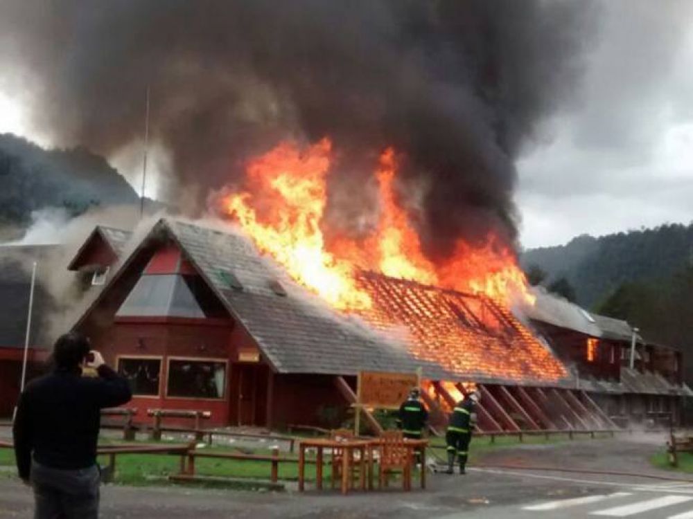 Un incendio consumi� el complejo chileno Aguas Calientes