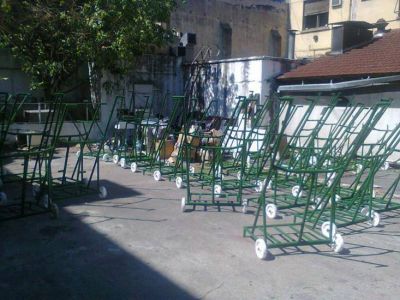 Y un d�a llegaron los carretones para los cartoneros