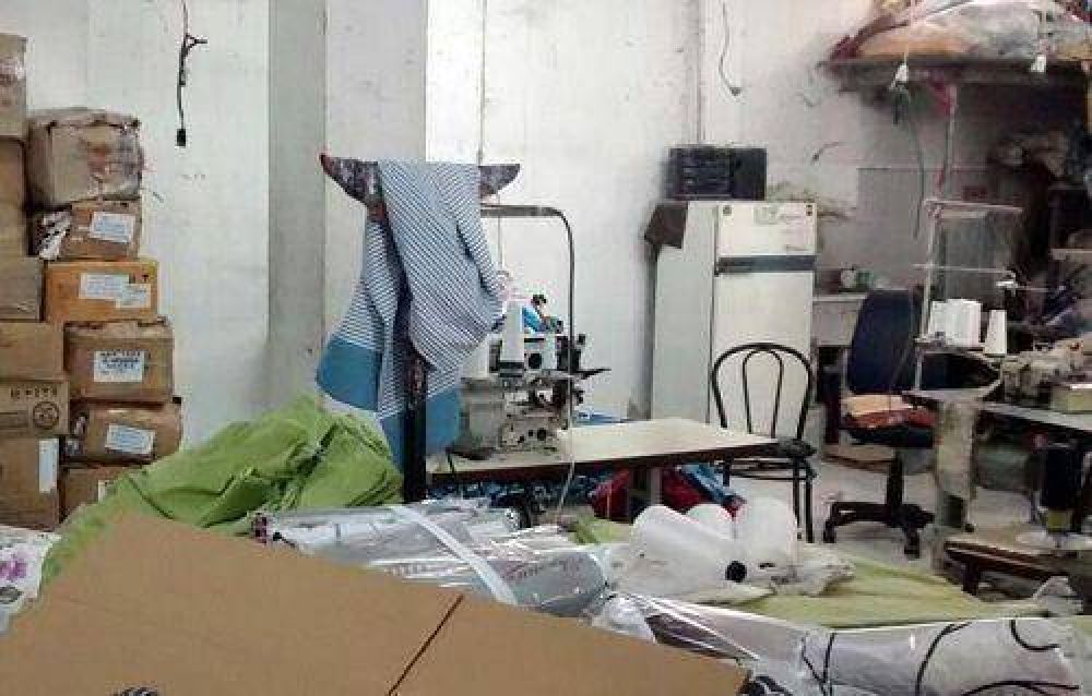 Allanaron talleres textiles clandestinos y liberaron a 28 trabajadores esclavos