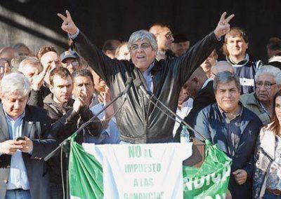 Moyano sac� la plata de Camioneros del Banco Provincia y se la llev� al Ciudad 