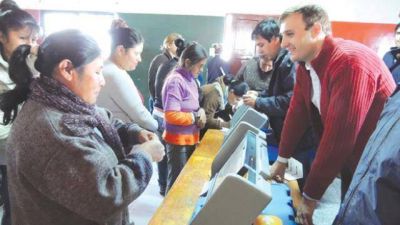 Se capacitaron a m�s de 4.000 salte�os en el voto electr�nico
