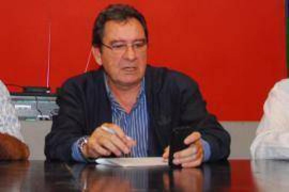 Para Oscar Castillo, no es el momento adecuado para proponer la reforma de la Constituci�n