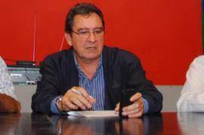 Para Oscar Castillo, no es el momento adecuado para proponer la reforma de la Constituci�n