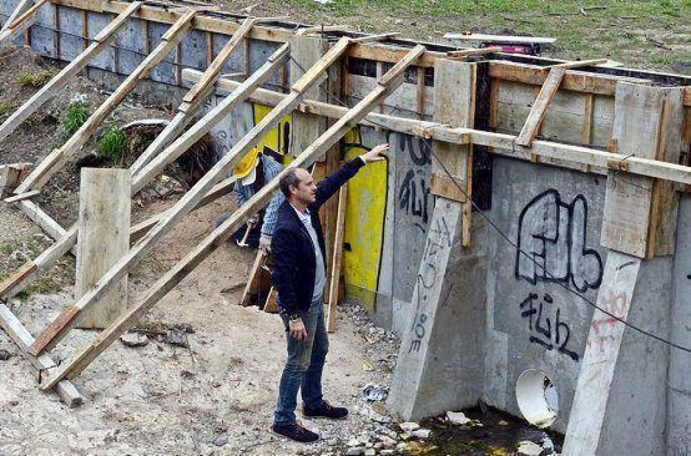 Ampl�an en altura el reservorio de Carlos Casares y Acceso Norte