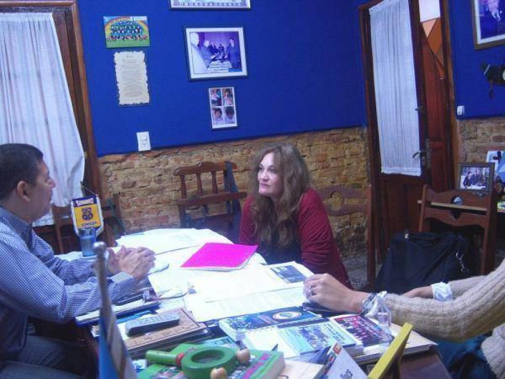 APODERADA DE POLIC�AS CESANTEADOS Y RETIRADOS EN LA DEFENSORIA