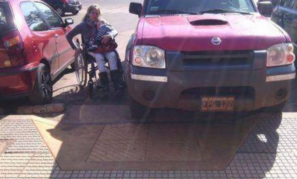 Una posade�a realiza campa�a en Change.org para que la Municipalidad solucione los accesos a las veredas