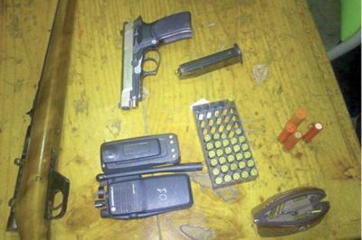 Hallan una mochila con armas de fuegoy municiones