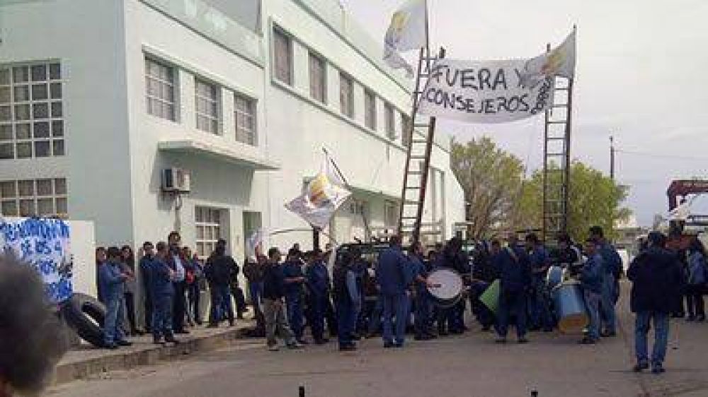 Se profundiza el conflicto de Luz y Fuerza con la Cooperativa de Rawson