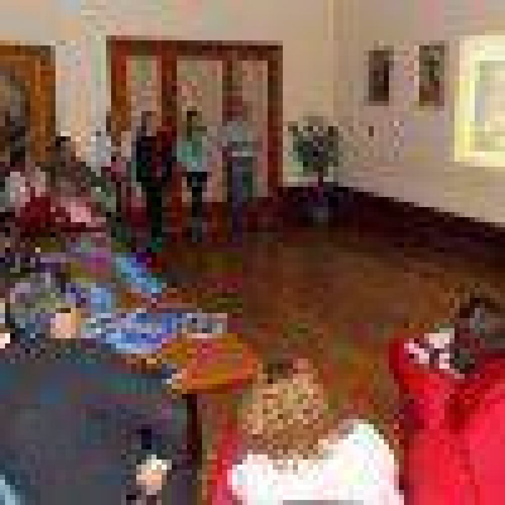 La Municipalidad entreg� material sobre la vida de Mariano Necochea