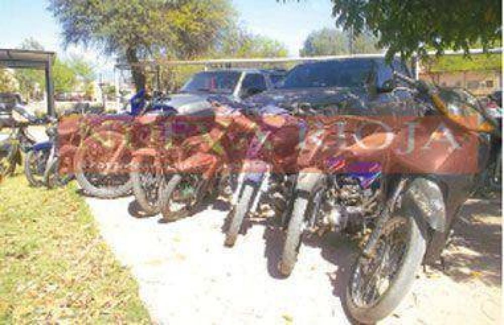 Investigaciones recuper� varias motocicletas y camionetas