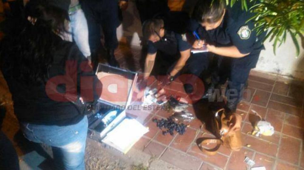 Tras una persecuci�n dos j�venes fueron detenidos con droga en su poder