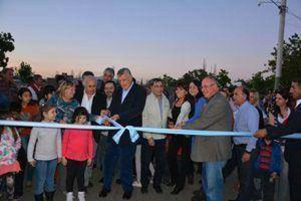  Inauguraron pavimentos en el Barrio Asunci�n