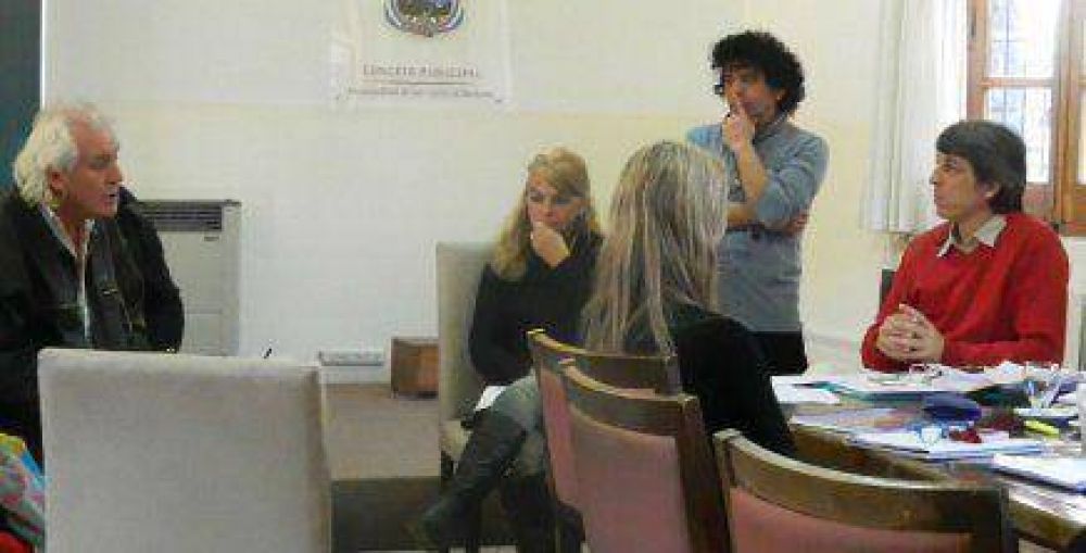 M�sicos exigieron a concejales que se extienda el horario para tocar
