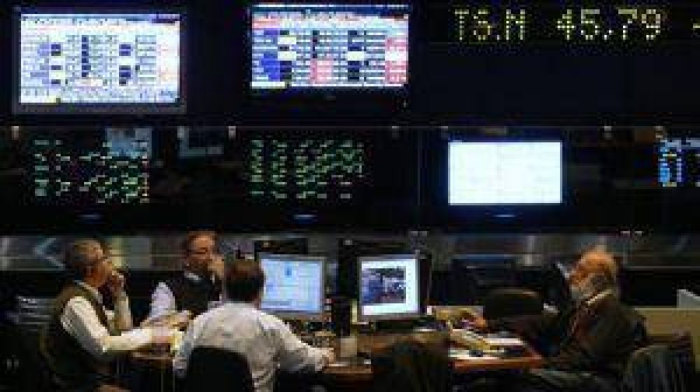  Inversores locales dolarizan sus activos financieros