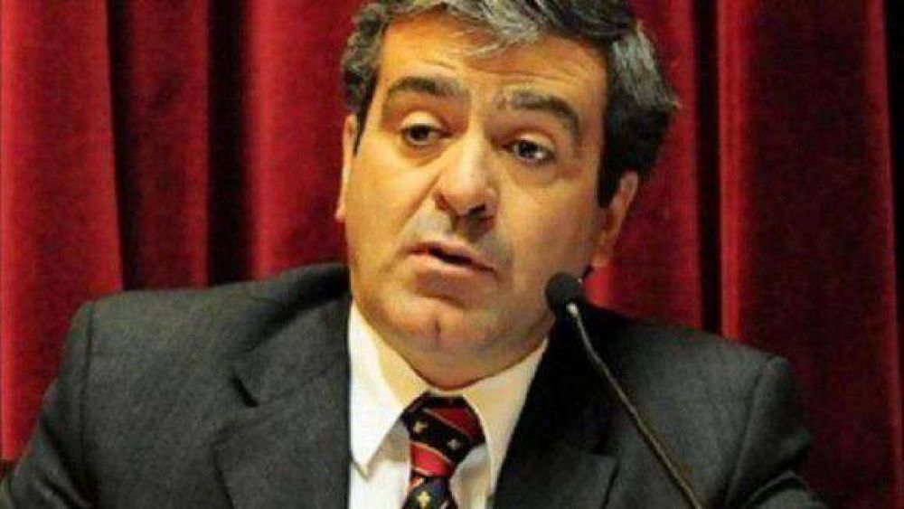 Para Cano la reelecci�n indefinida de legisladores es un �manotazo de ahogado�