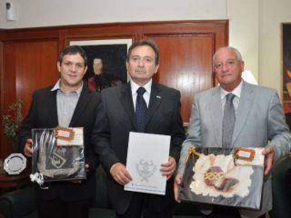 El Gobierno contin�a la ayuda a las instituciones intermedias