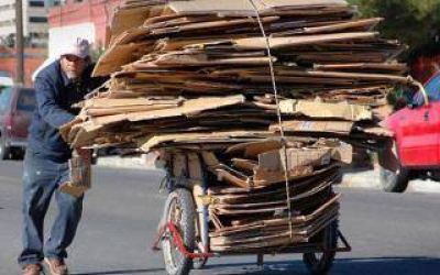Bah�a Blanca: Cartoneros ser�n monotributistas tras arreglo con el municipio