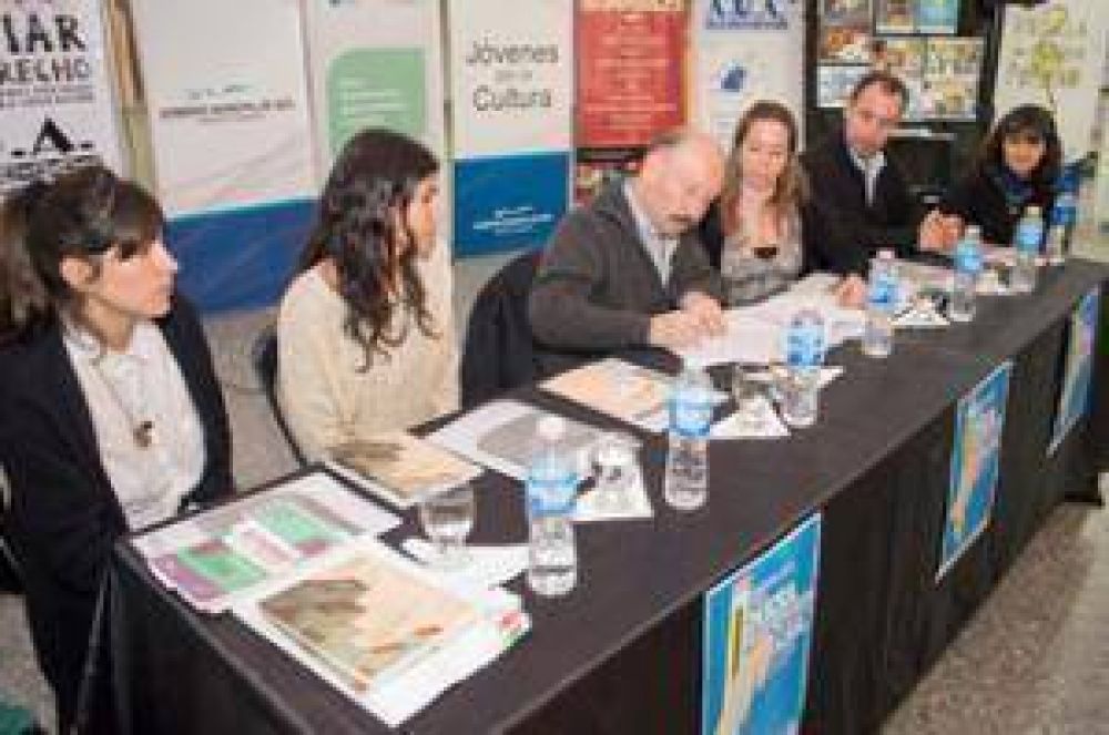 Inza sobre el convenio: Esto nos muestra cu�l es la forma de articular pol�ticas educativas y sociales de cara al futuro