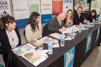 Inza sobre el convenio: Esto nos muestra cu�l es la forma de articular pol�ticas educativas y sociales de cara al futuro