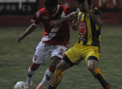 Gan� Juventud y sigue en la cima con Estudiantes