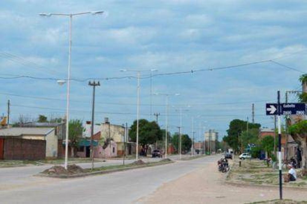 El Municipio capitalino comenz� a colocar 40 torres de iluminaci�n en la nueva avenida Col�n