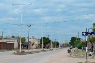 El Municipio capitalino comenz� a colocar 40 torres de iluminaci�n en la nueva avenida Col�n